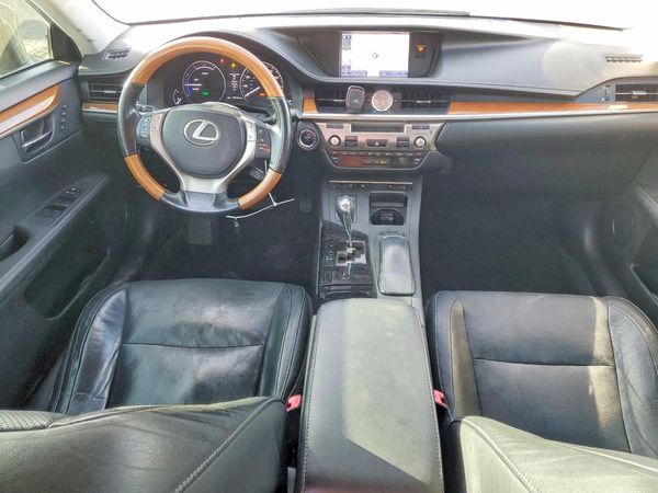 2013 LEXUS ES 300h — CKPT
