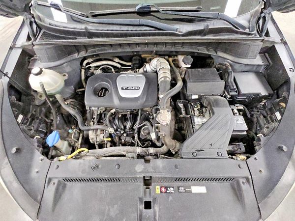 2016 HYUNDAI TUCSON — Engine bay
