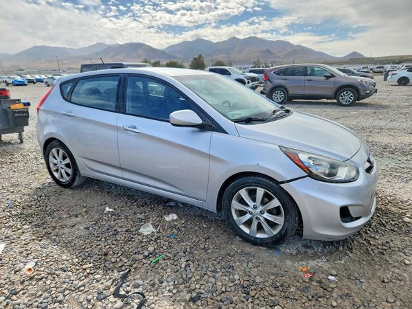 2012 HYUNDAI ACCENT GLS (Middle grade)