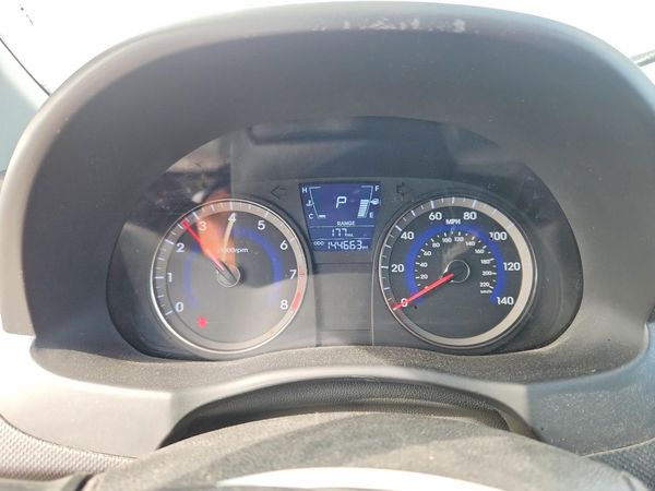 2012 HYUNDAI ACCENT GLS (Middle grade)