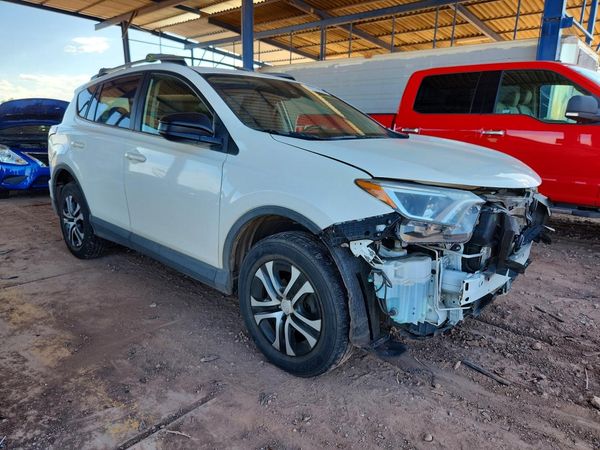 2018 TOYOTA RAV4 LE — Passenger 3/4