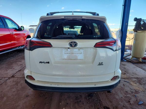 2018 TOYOTA RAV4 LE — DIRR