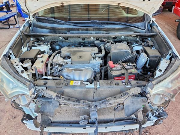 2018 TOYOTA RAV4 LE — Engine bay