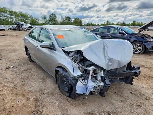 2017 TOYOTA CAMRY LE/SE/XLE/XSE — Passenger 3/4