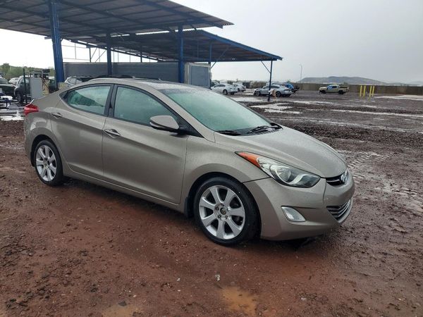 2013 HYUNDAI ELANTRA — Passenger 3/4