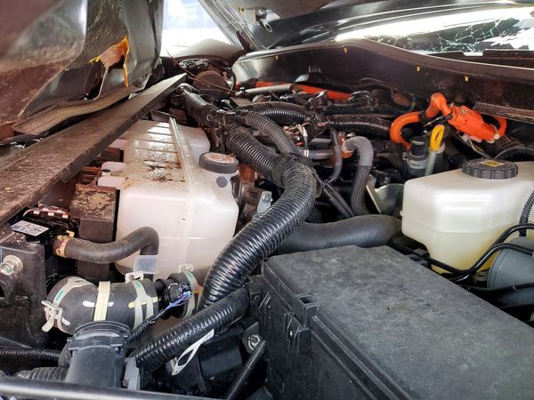 2025 TOYOTA 4RUNNER — Engine bay