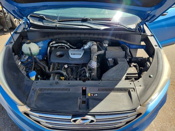 2016 HYUNDAI TUCSON — Engine bay