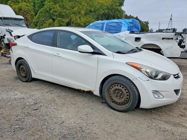 2013 HYUNDAI ELANTRA — Passenger 3/4