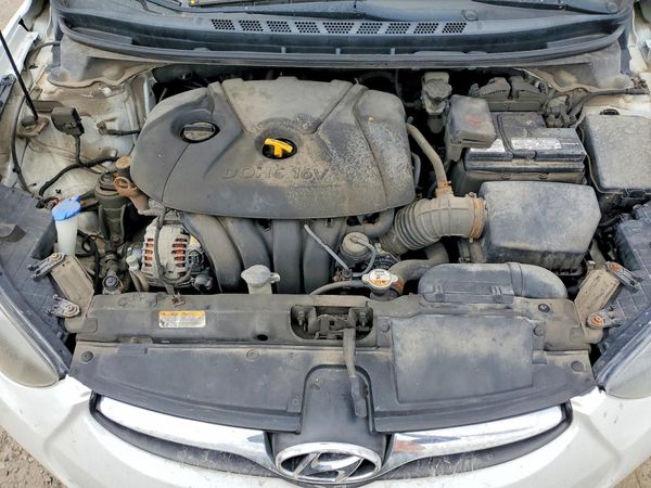 2013 HYUNDAI ELANTRA — Engine bay