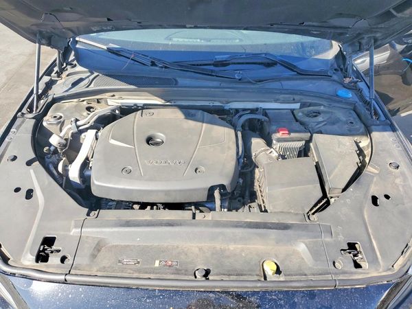 2019 VOLVO S90 — Engine bay