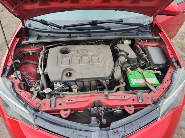 2017 TOYOTA COROLLA — Engine bay