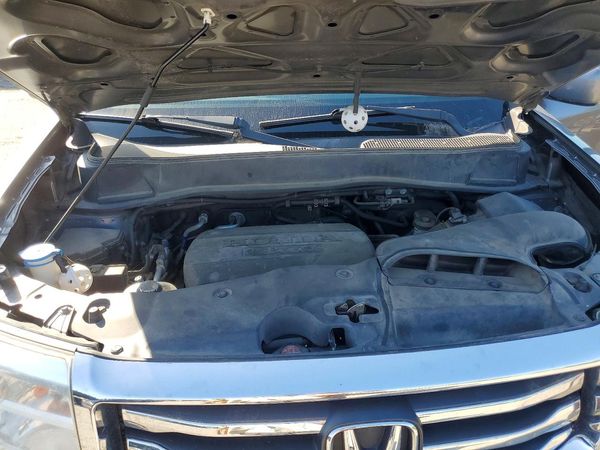 2012 HONDA PILOT EXL-N — Engine bay
