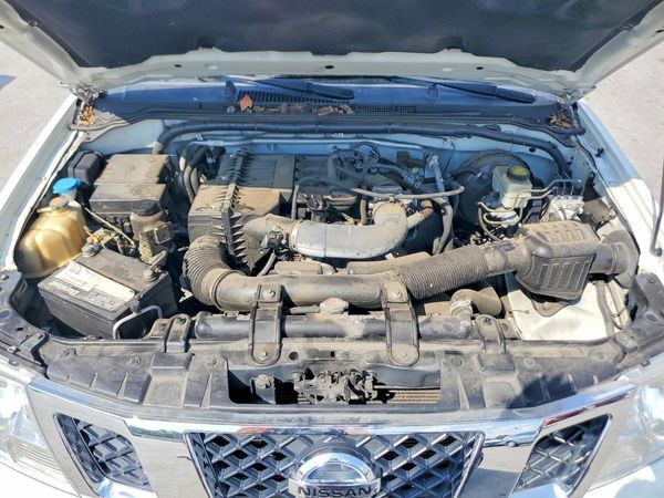 2018 NISSAN FRONTIER — Engine bay