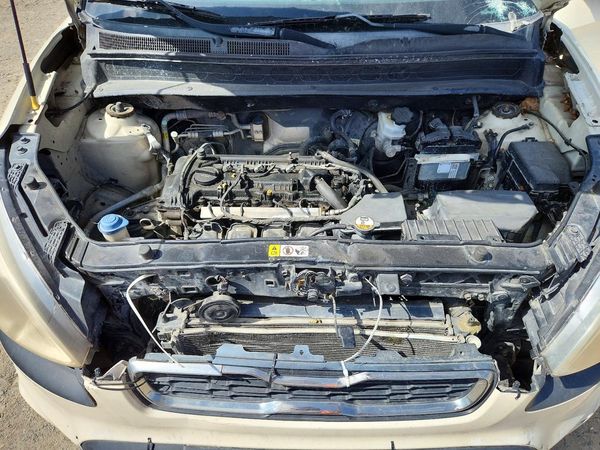 2013 KIA SOUL All Trims — Engine bay