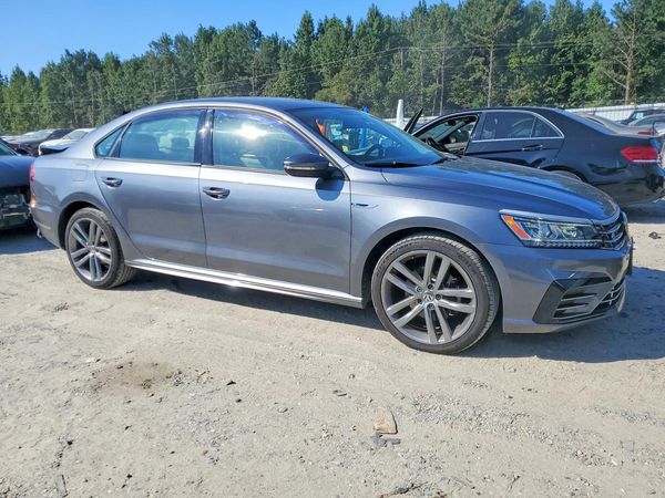2018 VOLKSWAGEN PASSAT — Passenger 3/4