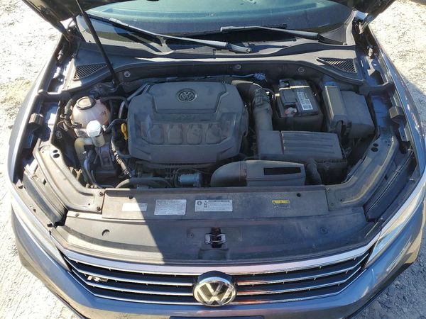 2018 VOLKSWAGEN PASSAT — Engine bay