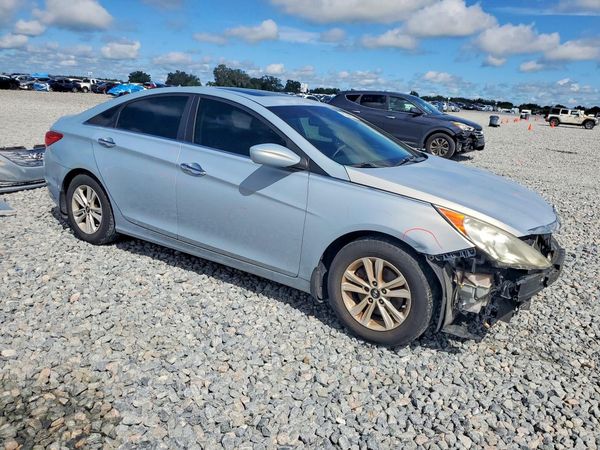 2013 HYUNDAI SONATA — Passenger 3/4