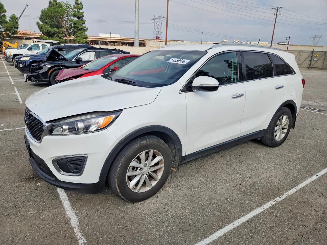 2016 KIA SORENTO L / LX
