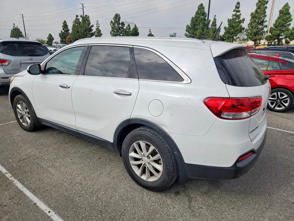 2016 KIA SORENTO L / LX