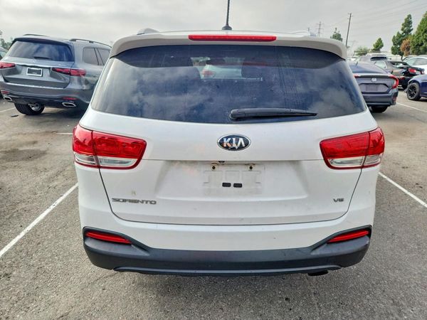 2016 KIA SORENTO L / LX