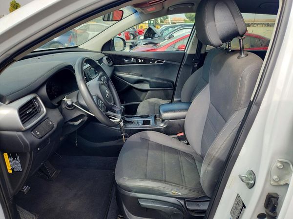 2016 KIA SORENTO L / LX