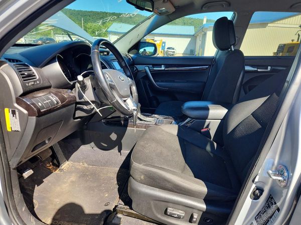 2014 KIA SORENTO Base/ LX — DENT