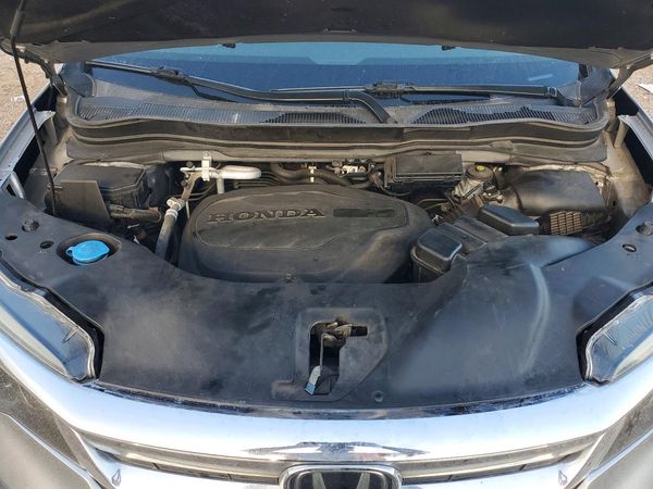 2021 HONDA PILOT — Engine bay