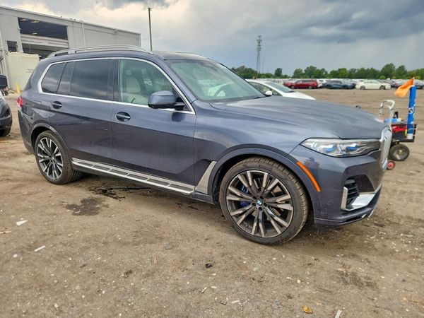 2019 BMW X7 xDrive50i — Passenger 3/4