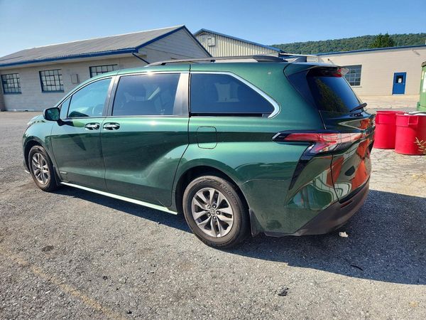 2021 TOYOTA SIENNA XLE Plus Package