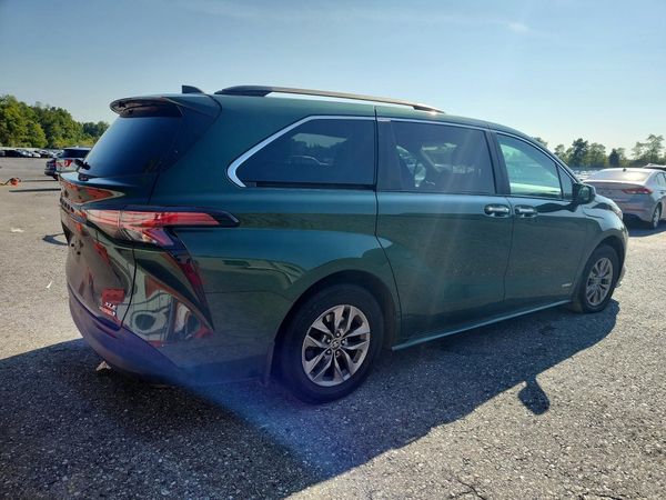 2021 TOYOTA SIENNA XLE Plus Package