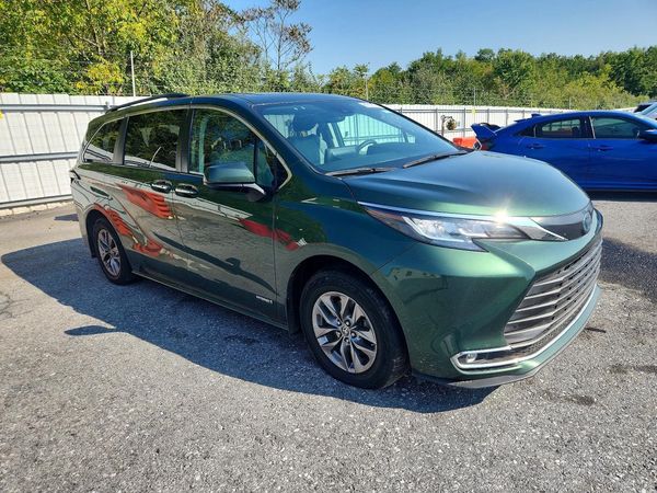 2021 TOYOTA SIENNA XLE Plus Package