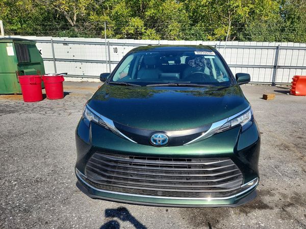 2021 TOYOTA SIENNA XLE Plus Package