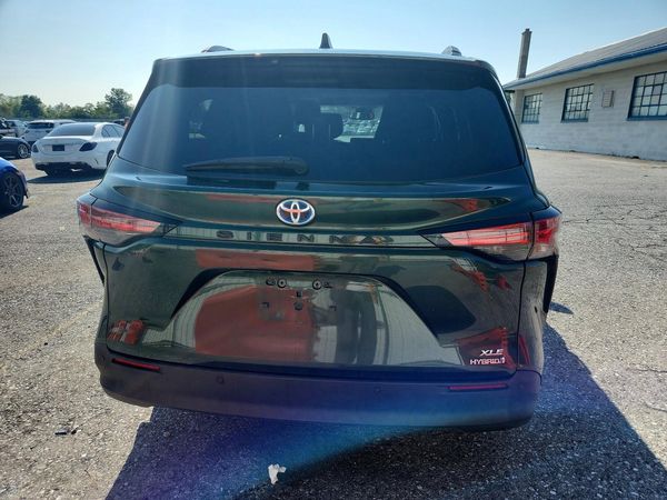2021 TOYOTA SIENNA XLE Plus Package