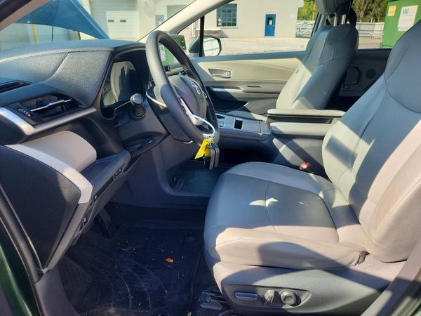 2021 TOYOTA SIENNA XLE Plus Package