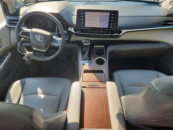 2021 TOYOTA SIENNA XLE Plus Package