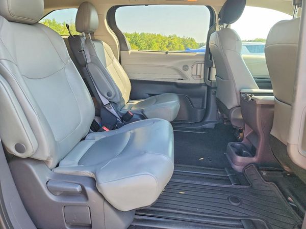 2021 TOYOTA SIENNA XLE Plus Package