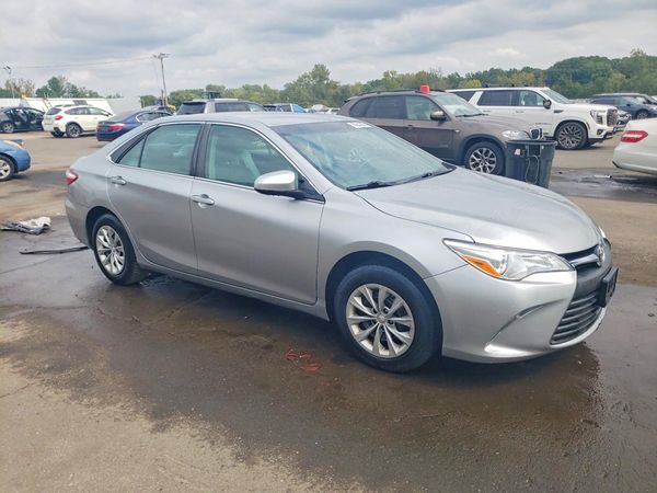 2016 TOYOTA CAMRY — Passenger 3/4