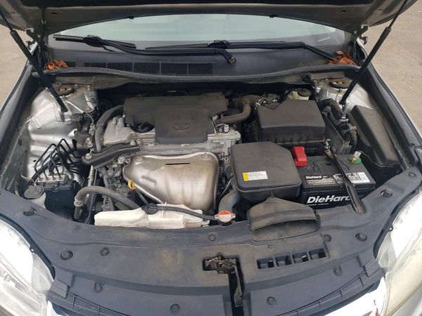 2016 TOYOTA CAMRY — Engine bay