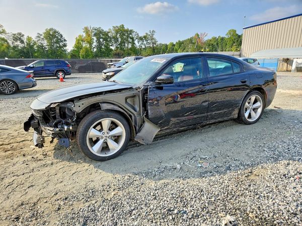 2017 DODGE CHARGER R/T — Front 3/4