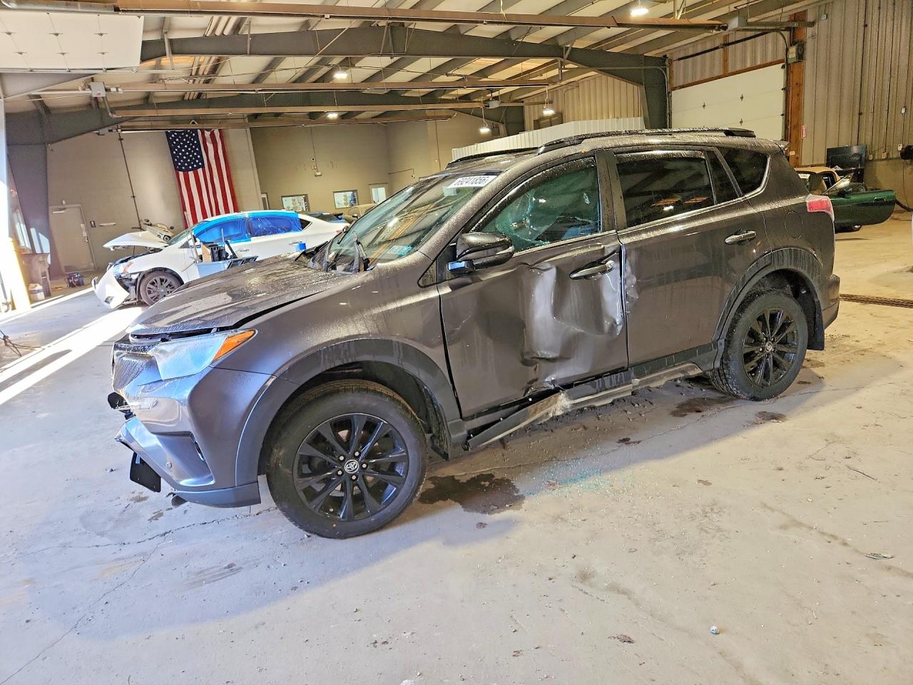 2018 TOYOTA RAV4 Adventure/XLE — Front 3/4