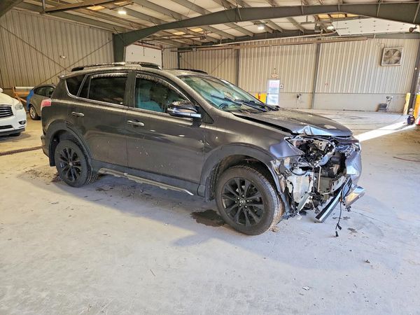 2018 TOYOTA RAV4 Adventure/XLE — Passenger 3/4