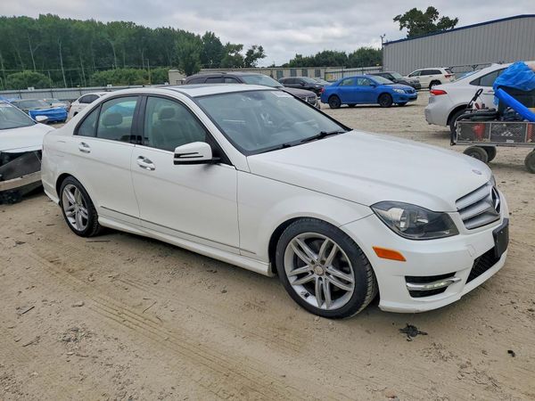 2013 MERCEDES-BENZ C C300 — Passenger 3/4