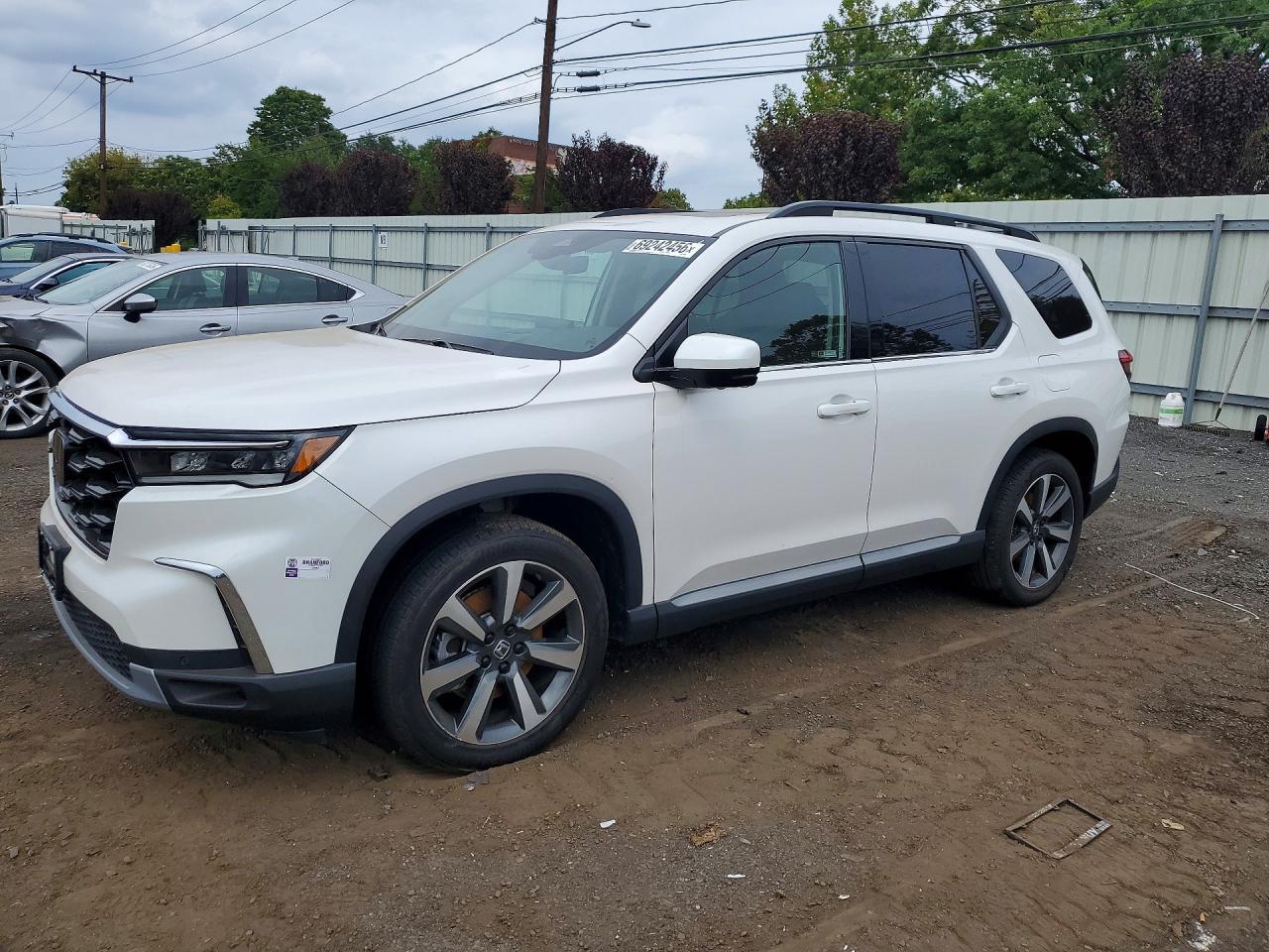2025 HONDA PILOT — Front 3/4