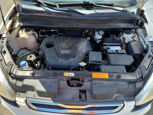 2012 KIA SOUL GL — Engine bay