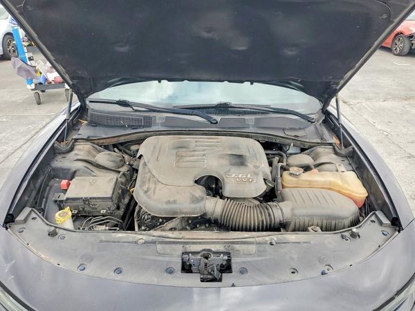 2016 DODGE CHARGER — Engine bay
