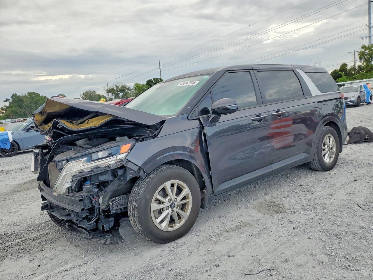 2023 KIA CARNIVAL — Front 3/4