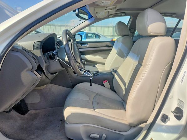 2015 INFINITI Q40 — DENT