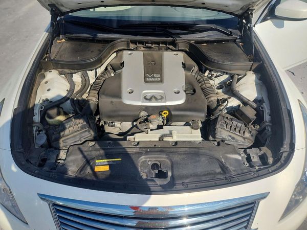 2015 INFINITI Q40 — Engine bay
