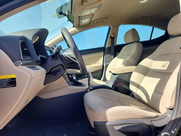 2017 HYUNDAI ELANTRA — DENT
