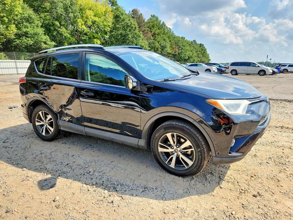 2016 TOYOTA RAV4 XLE (M Grade) — Passenger 3/4